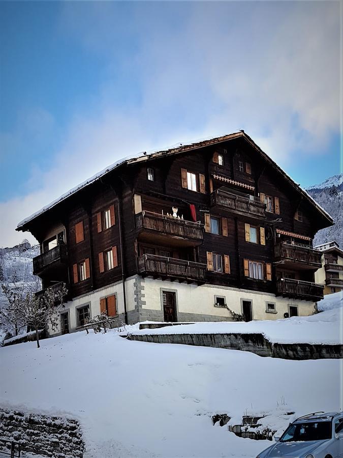 Alpen-Sonne Apartment Sankt Niklaus Exterior photo